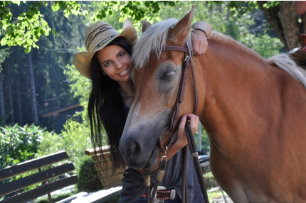 Sabrina Gutschi mit ihren Pferd